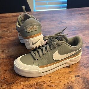 Nike Court Legacy Lift Platform- like new!
